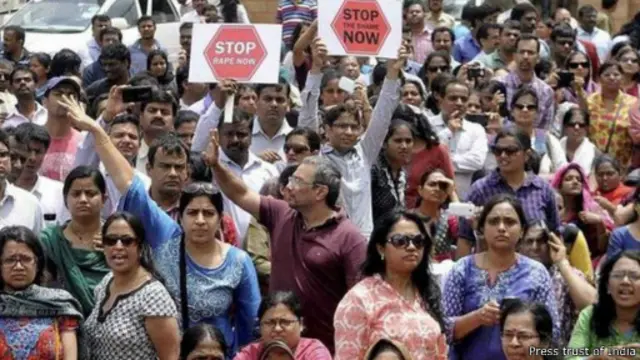 චෝදනාවට ලක්වූ පාසල වර්ජනය කරණ දෙමව්පියන් 