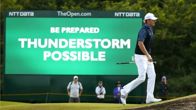 لیورپول میں کھیلے جانے والے گولف ٹورنامنٹ میں بھی کھلاڑیوں کو طوفان کے بارے میں خبردار کیا گیا۔