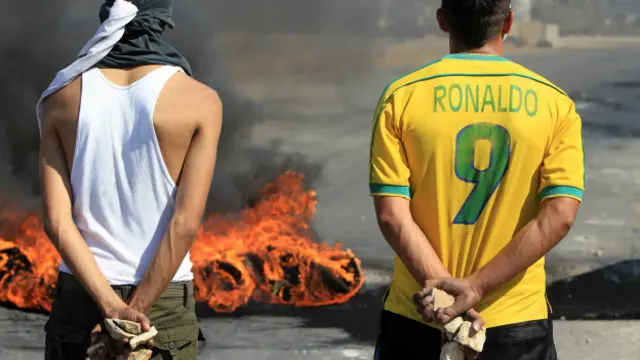 वेस्ट बैंक में प्रदर्शन में शामिल लोग