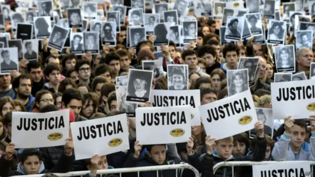 Marcha de víctimas de la AMIA