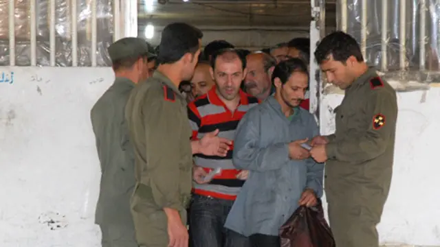 نشطاء: عشرات الآلاف بينهم نساء وأطفال محتجزون في مراكز توقيف حكومية في ظروف "سيئة للغاية"