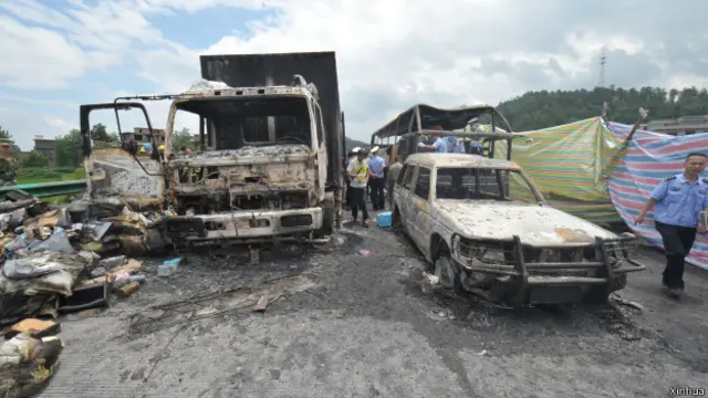 湖南怀化段发生一起特大交通事故，导致至少38人死亡