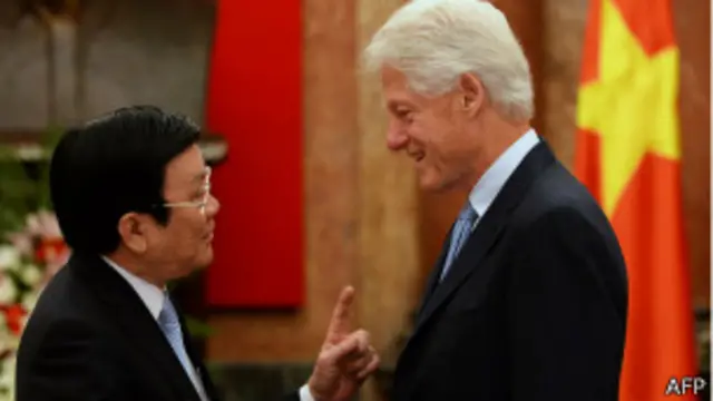 Chủ tịch Trương Tấn Sang gặp ông Bill Clinton tại Hà Nội