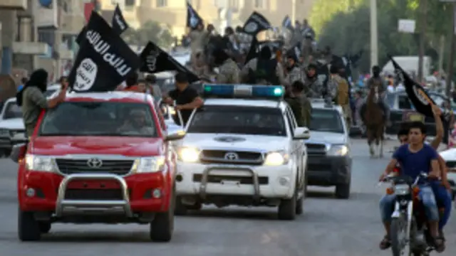 داعش اوس په عراق او سوريه دواړه کې يو شمېر سیمې تر خپلې ولکې لاندې لري