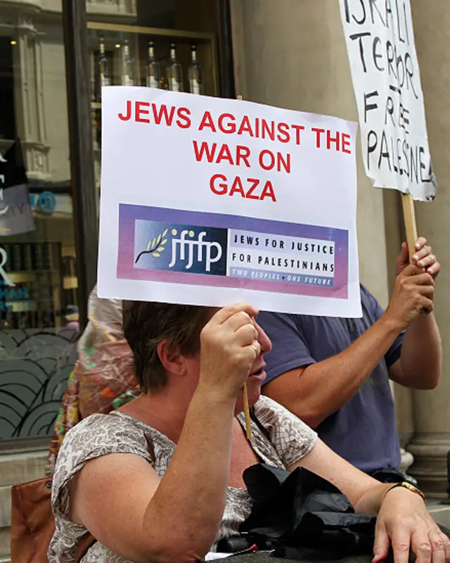 عکس: نیلوفر از لندن