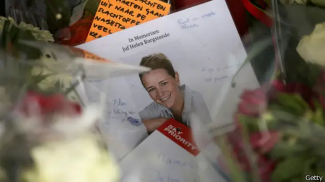 Homenaje a mujer joven