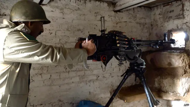 ’بی ایس ایف نے بھاری ہتھیار اور مارٹر گولے فائر کیے تاہم پاکستان نے چھوٹے ہتھیاروں سے فائرنگ کی‘