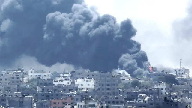 غزہ میں لگ بھگ پانچ بج رہے تھے اور اذانِ عصر بمباری کی گونج سے لگاتار لڑ رہی تھی