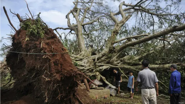 جمعہ کو راموسن طوفان نے چین کے جنوبی ساحلی علاقے ہنین کو اپنی لپیٹ میں لے لیا تھا جہاں حکام کے مطابق نو افراد ہلاک اور پانچ لاپتہ ہو گئے۔ 
