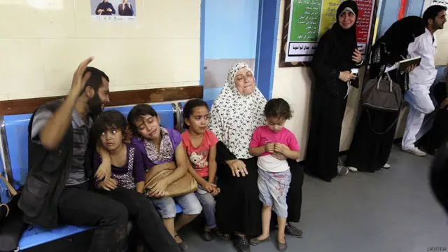 این کودکان مادرشان را در حمله به محله شجاعیه در شرق شهر غزه از دست دادهاند