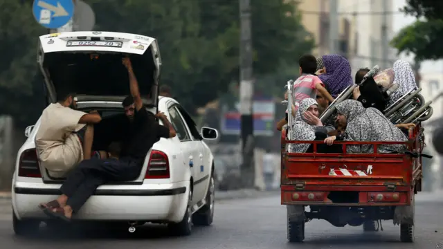 آنانی که وسیله نقلیه داشتند از محله شجاعیه فرار کردند