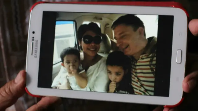 Yuli Hastini dan keluarga