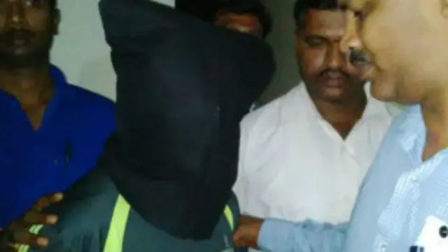 مقامی پولیس کمشنر نے بتایا کہ پولیس کو ایک کمپیوٹر اور موبائل فون ملا ہے جس پر سکول کے بچوں کے ساتھ جنسی زیادتی کی ویڈیوز موجود تھیں