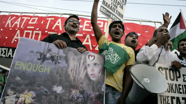 تین روز قبل یونان کے شہر ایتھنز میں اسرائیلی سفارت خانے کے باہر مظاہرہ کیا گیا تھا۔ 