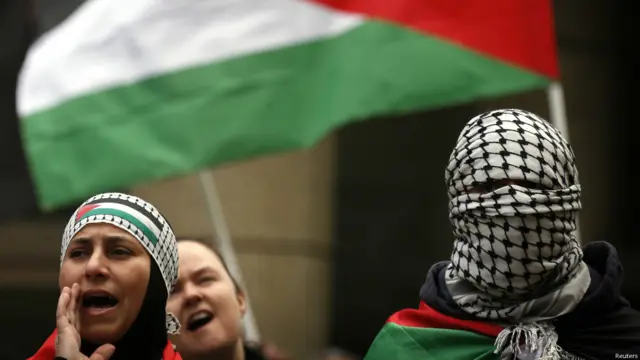 آسٹریلیا کے شہر سڈنی میں بھی فلسطینی برادری نے پارلیمان کی عمارت کے سامنے مظاہرہ کیا۔ 