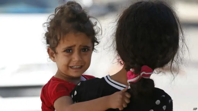 ग़ज़ा में संघर्ष के दौरान एक लड़की