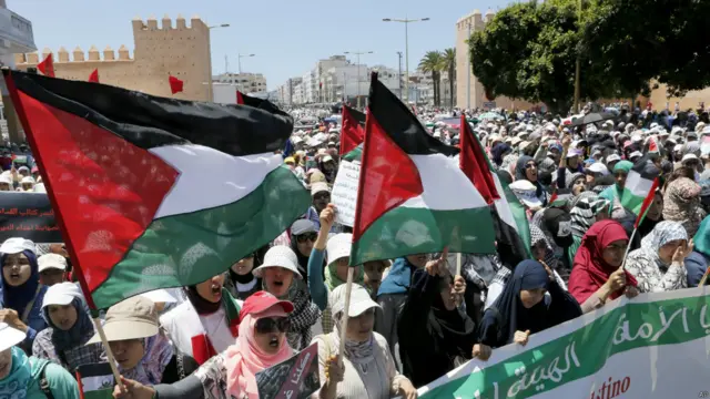 په مراکش کې هم د اسراييلي بريدونو پر ضد لاريونونه راوتلي دي.