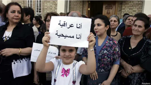 تتعرض الاقليات من مسيحيين وغيرهم للاضطهاد على ايدي "الدولة الاسلامية"