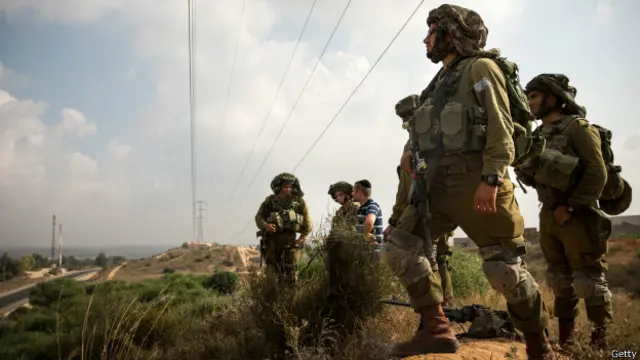 前一天，13名以色列士兵和超過100名巴勒斯坦人在衝突中喪中。這是兩周前衝突發生以來，死亡人數最多的一天。