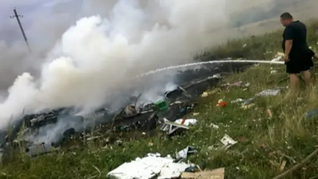 كان انفصاليون موالون لروسيا قد عثروا على أجهزة تسجيل الرحلة في "الصندوق الأسود" للطائرة