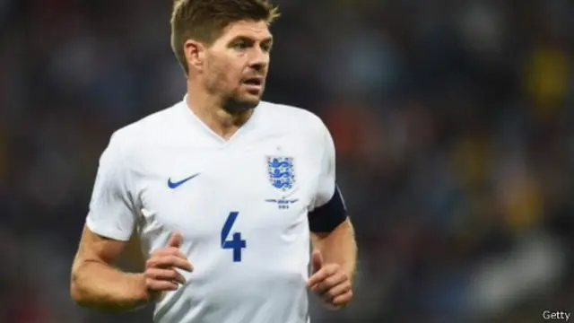 سجل جيراراد خلال مشواره مع منتخب بلاده 21 هدفا وشارك في ست بطولات كبرى