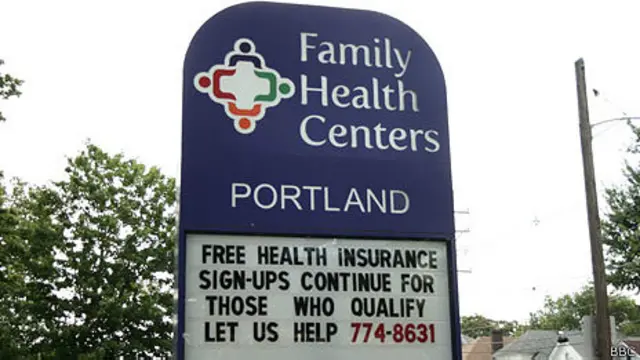 Aviso urgiendo a la gente a inscribirse en el seguro de salud