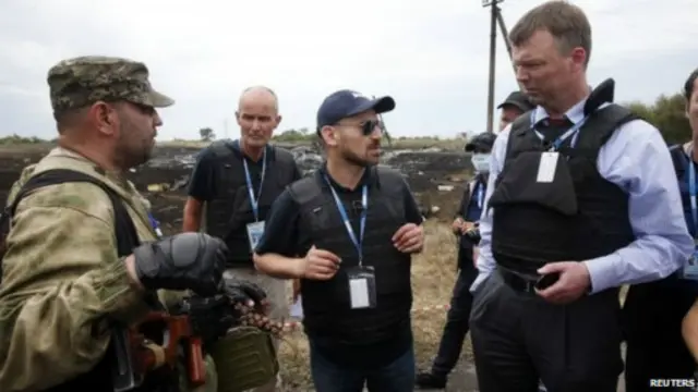 كان مراقبون من منظمة الأمن والتعاون في أوروبا أول فريق يزور منطقة حطام الطائرة