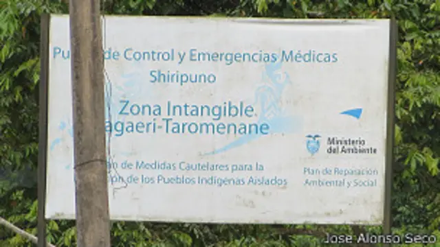 Cartel que señala la tribu tagaeri-taromenane