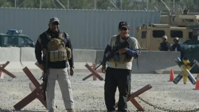 القوات الأفغانية صدت من قبل هجوما مماثلا على المطار شنه متشددون مسلحون.