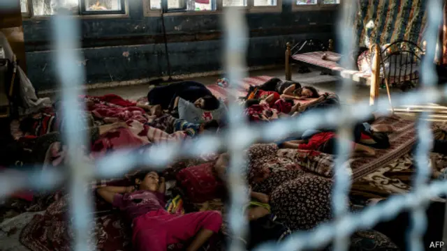 نزح أكثر من 100 ألف فلسطيني في غزة جراء الهجوم الإسرائيلي.