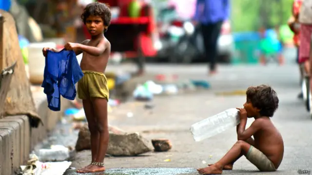 مفت ملنے والے کھانے کی سکیم سکولوں میں بچوں کی شرکت میں اضافہ کرنے کے لیے متعارف کروائی گئی تھی