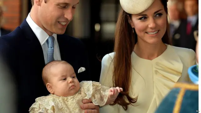 Hoàng tử bé được làm lễ rửa tội hồi tháng Mười tại Điện St James ở London. Cậu được Tổng giám mục Canterbury làm lễ baptise và được mặc bộ áo choàng bằng đăng-ten và sa-tanh giống như bộ mà công chúa lớn của Nữ Hoàng Victoria mặc trong lễ rửa tội hồi 1841.