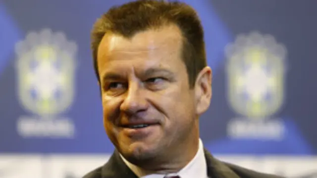 برازیل فٹبال کنفیڈریشن نے ریو ڈی جنیرو میں ایک پریس کانفرنس میں ڈنگا کی بطور کوچ تعیناتی کی تصدیق کی تاہم انھیں دی جانے والی تنخواہ کے بارے میں کوئی تفصیل نہیں بتائی