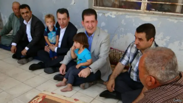 تركمان عراقيون بعد فرارهم إلى كركوك هذا الشهر