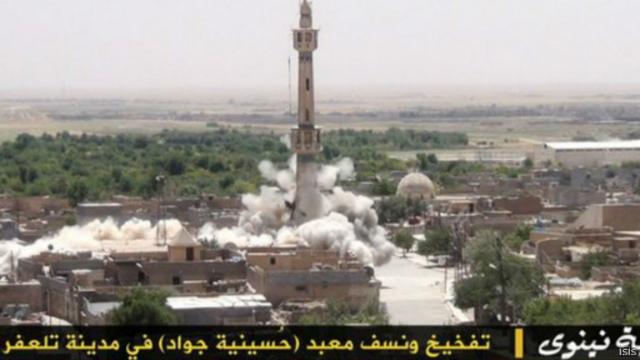 صورة المسجد الشيعي التي نشرها تنظيم الدولة بعد تفجيره في نينوى