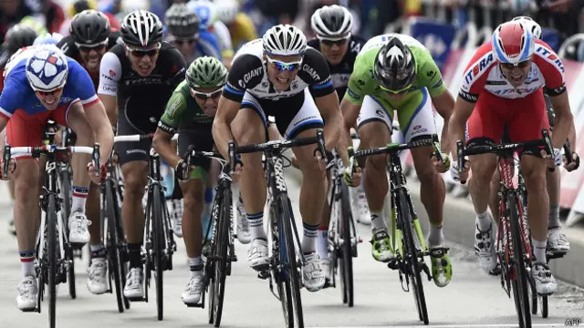 Kittel, al igual que Nibali, ha ganado tres etapas en el Tour. El italiano es líder, el alemán está 165.