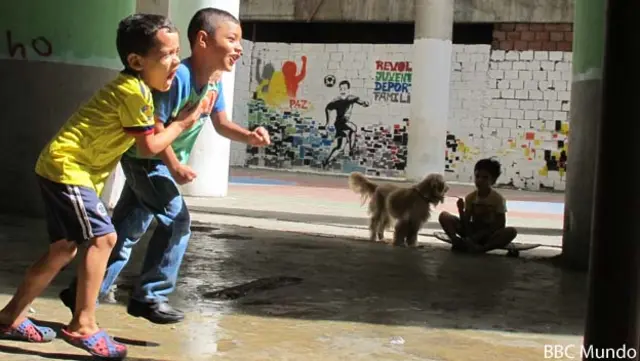 Niños en la Torre de David