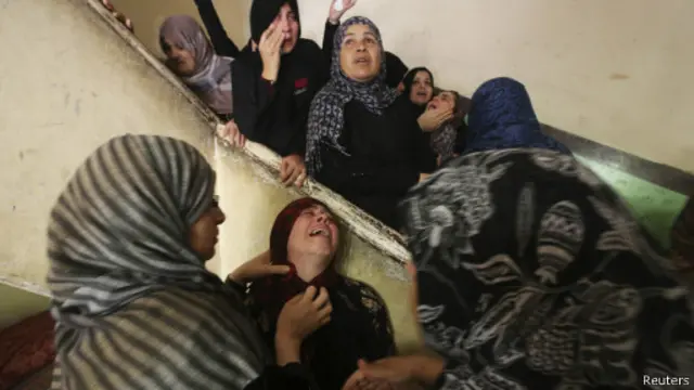 چند لمحوں کے لیے بچیاں اپنے باپ کو بھی کھو بیٹھی تھیں