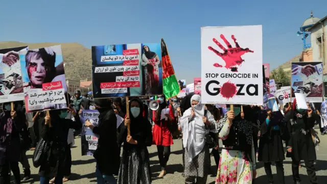 په لاریون کې تر ډېره ښځې هم مالومېدې.