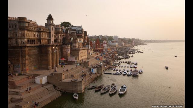 La orilla del Ganges, de mañana. Amos Chapple/REX FEATURES