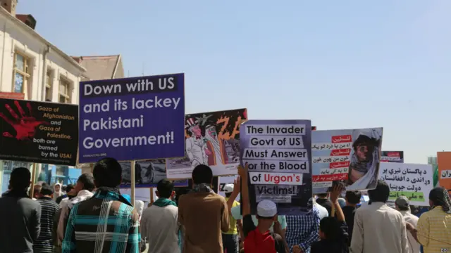 زنان و کودکان نیز در این تظاهرات حضور داشتند.