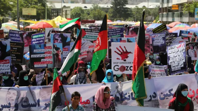 د‌ه‌ها تن از هواداران "حزب همبستگی افغانستان" در تقبیح حملات اسرائیل بر غزه و حمله خونین ارگون پکتیکا در کابل تجمع اعتراضی بر پا کردند. 
