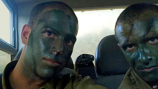 Mike Fishbein e Ilan Benjamin (AP)