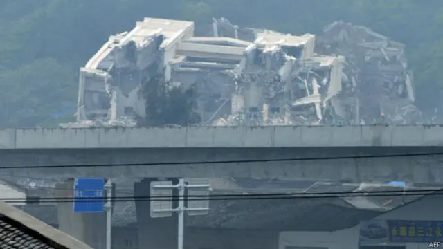 浙江温州永嘉县瓯北镇三江教堂遭强拆后留下的废墟(30/4/2014)