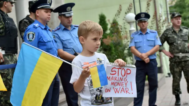 Демонстрация в Киеве у посольства Франции