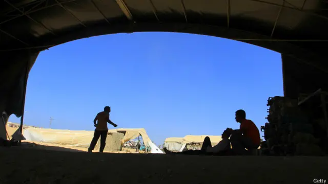 ان سرنگوں کی گہرائی عمومًا 65 فٹ ہوتی ہے اور ان سرنگوں کے تعین کے بعد بھی ان کو مکمل طور پر تباہ کرنا آسان کام نہیں ہے