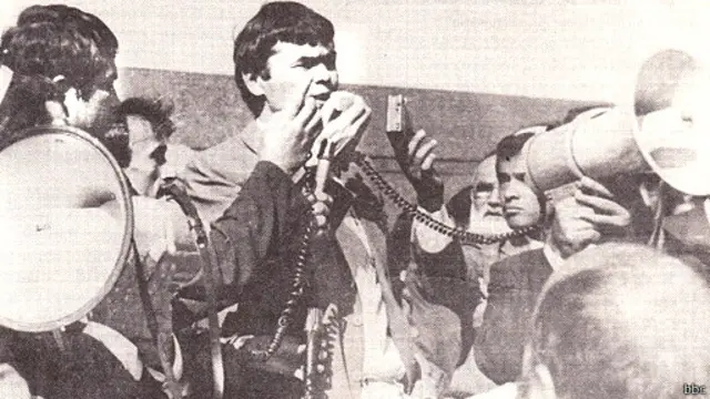 Мухолифат раҳбарлари 1990-йиллар бошида мамлакатни тарк этишга мажбур бўлганлар