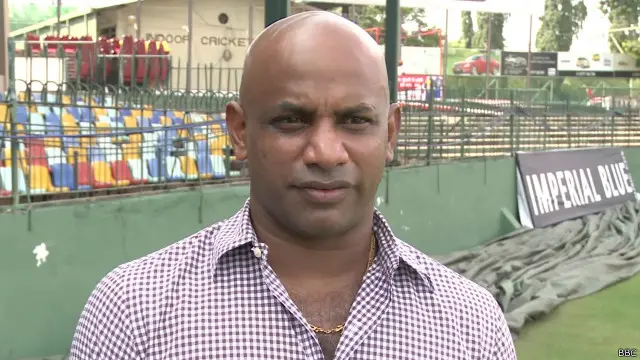 "මම හිතන්නේ ඕව කථාකරන වෙලාවක් නෙවෙයි මේ වෙලාවේ තියෙන්නේ. ඉස්සෙල්ල අපි ඉන්දියාවේ ටුවර් එක හරියට අන්තිම තරඟ දෙකවත් ජයග්රහණය කරලා එක ඉවර කරගන්න ඕනේ"