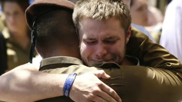 غزہ میں عورتوں اور بچوں سمیت 600 سے زیادہ فلسطینی ہلاک ہو چکے ہیں جب کہ 30 اسرائیلی بھی ہلاک ہوئے ہیں جن میں سے زیادہ تعداد فوجیوں کی ہے۔ 