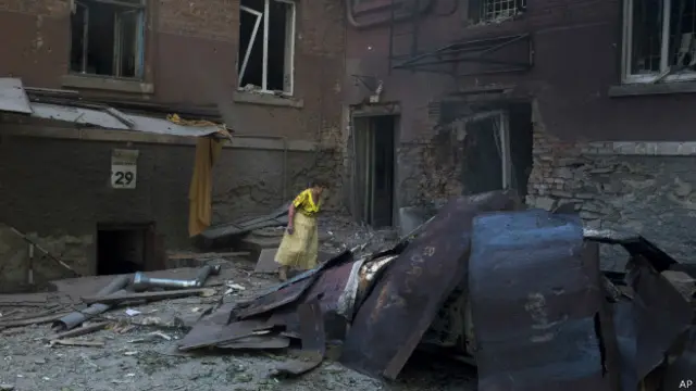 Во время боевых действий жителям в Донецке и Луганске рекомендуют не выходить из домов